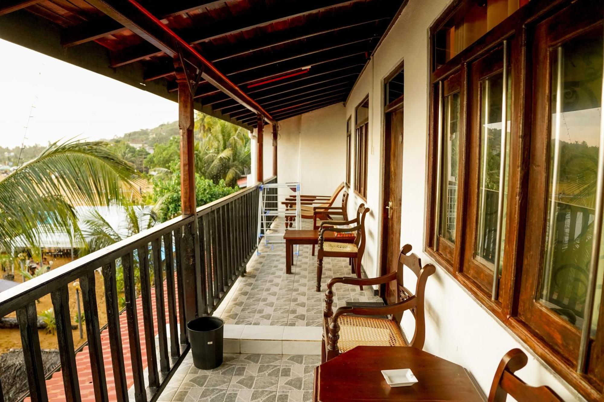 Peacock Beach Hotel Unawatuna Exterior foto