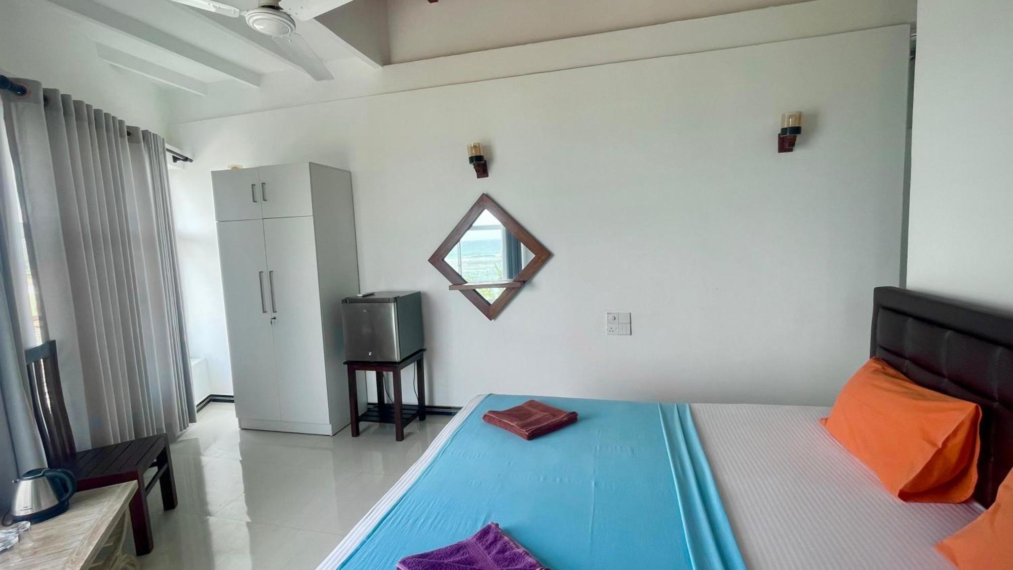 Peacock Beach Hotel Unawatuna Exterior foto